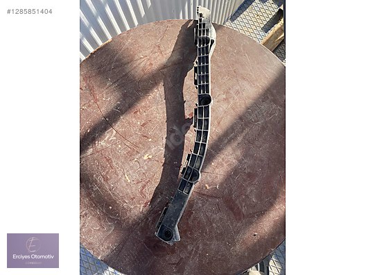 Toyota Corolla E18 Arka Sağ Tampon Bağlantı Braketi 52575-02120
