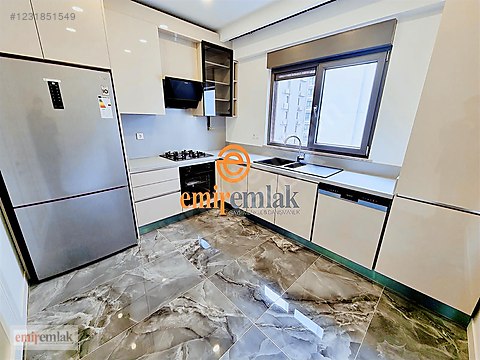 EMİR'DEN CADDEBOSTAN SAHİLE 1.PARALEL 120 m2 GENİŞ...