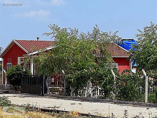 MERAM KARAHÜYÜK MAHALLESİNDE 907 M2 BAHÇEDE 72 M2 PREFABRİK EV #1221852334