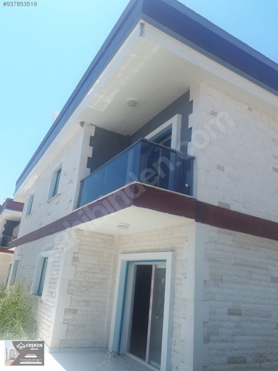 COŞKUN EMLAKTAN YENİFOÇA FATİH MAHALLESİNDE SATILIK LÜX DUBLEX