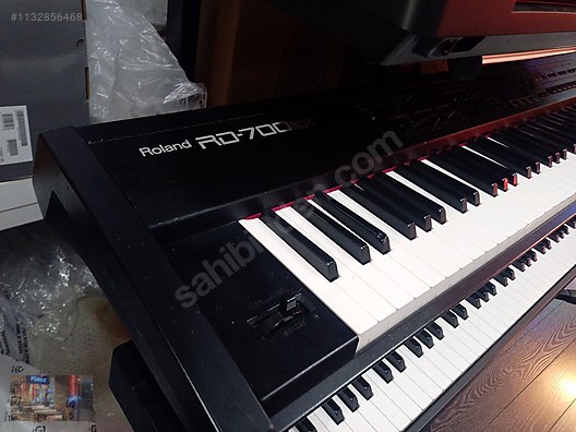 Roland piano store 700