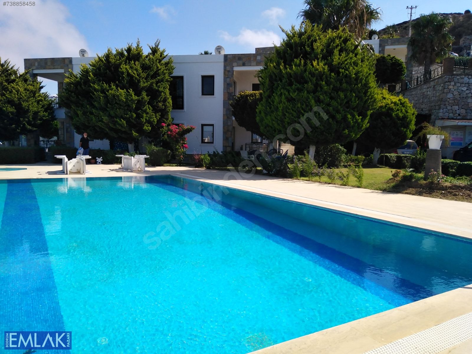 Bodrum Gümüşlükte Havuzlu Sitede,Manzaralı,Bahçeli,Eşyalı Daire