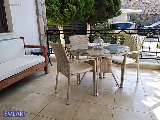 Bodrum Gümüşlükte Havuzlu Sitede,Manzaralı,Bahçeli,Eşyalı Daire