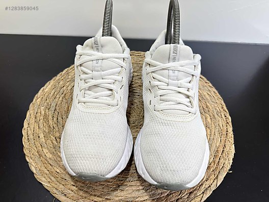 Used & Brand New Items / Clothing & Accessories / Women / Shoes / Sneakers