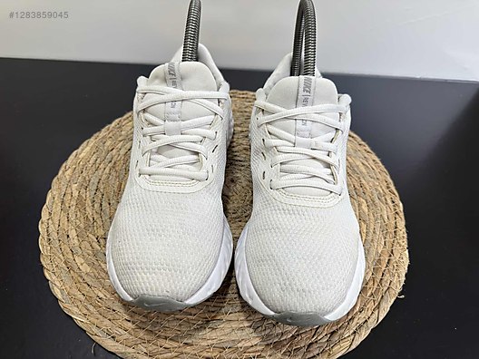 Used & Brand New Items / Clothing & Accessories / Women / Shoes / Sneakers