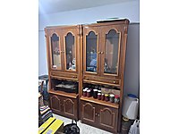 Vitrin dolap 2 adet tekli koltuk yatak