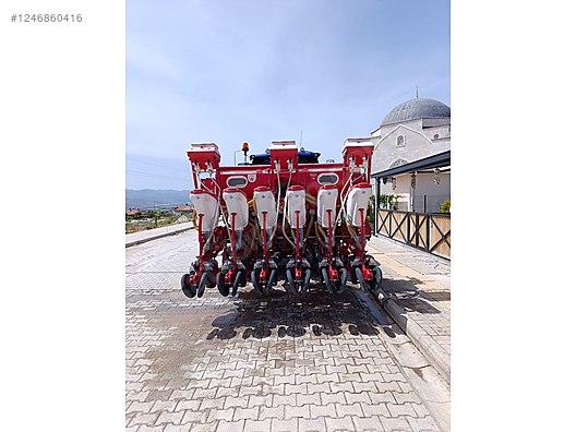 Machinery / Agricultural Machines / Tractors / New Holland / TR6.135S