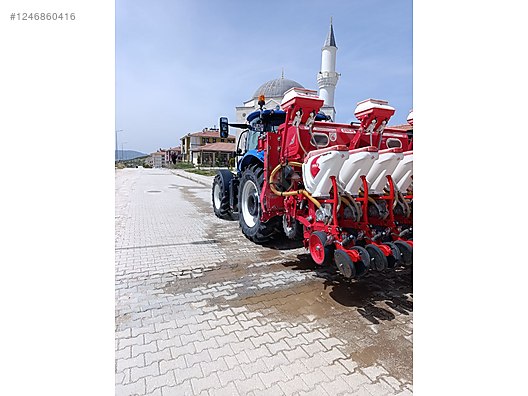 Machinery / Agricultural Machines / Tractors / New Holland / TR6.135S