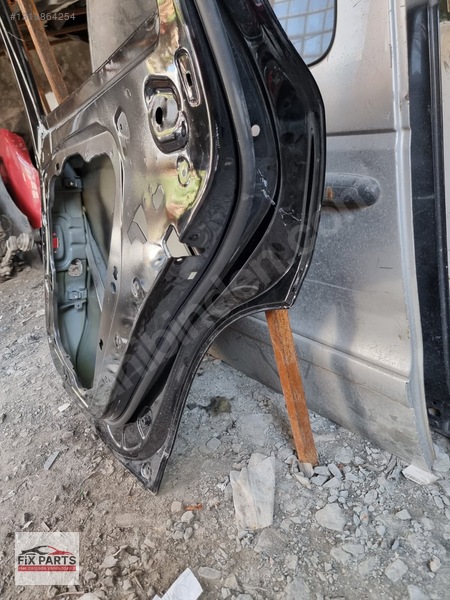 41007465534 – BMW X SERİSİ G01 2017 2021 SAG ARKA KAPİ ORJ CİKMA