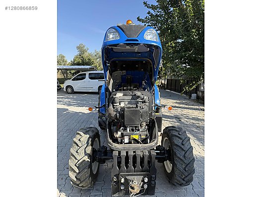 Machinery / Agricultural Machines / Tractors / New Holland / TD4.100F