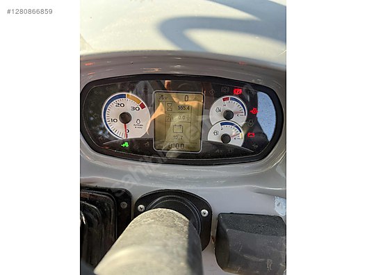 Machinery / Agricultural Machines / Tractors / New Holland / TD4.100F