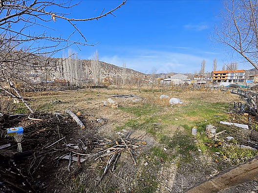 TOPRAK EMLAKTAN AYAZİNDE MERKEZİ KONUMLU BAHÇE #1286868858