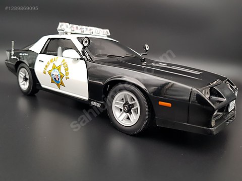 1/18 die-cast Chevrolet Camaro Z28 (California Highway Patrol) on
