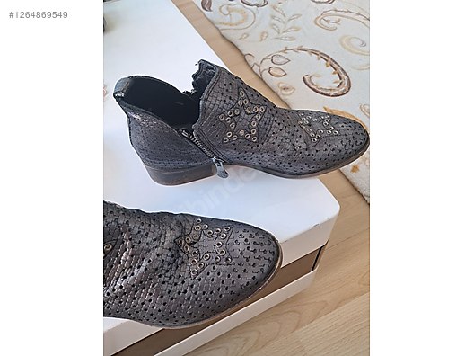 Used & Brand New Items / Clothing & Accessories / Women / Shoes / Boots