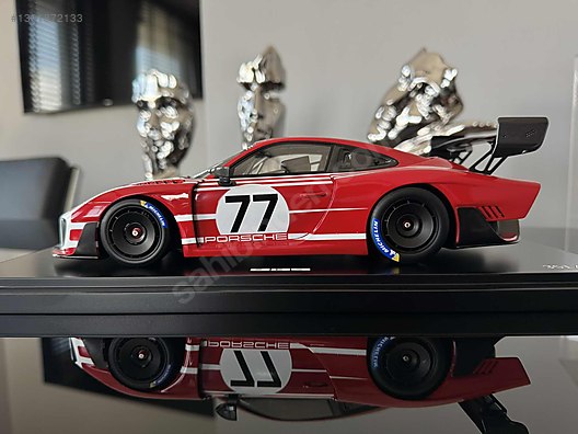 Spark Diecast Model 1:18 Porsche Araba - 1301872133