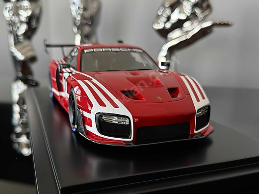 Spark Diecast Model 1:18 Porsche Araba - 1301872133
