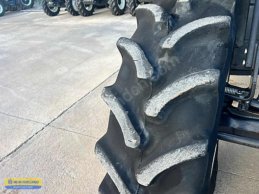 Machinery / Agricultural Machines / Tractors / New Holland / TD5.90