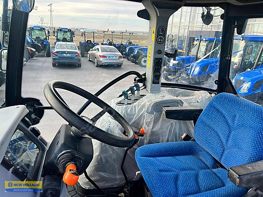 Machinery / Agricultural Machines / Tractors / New Holland / TD5.90