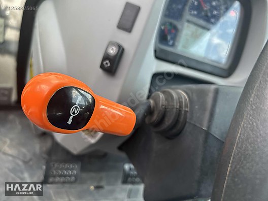 Machinery / Agricultural Machines / Tractors / New Holland / T4.70S