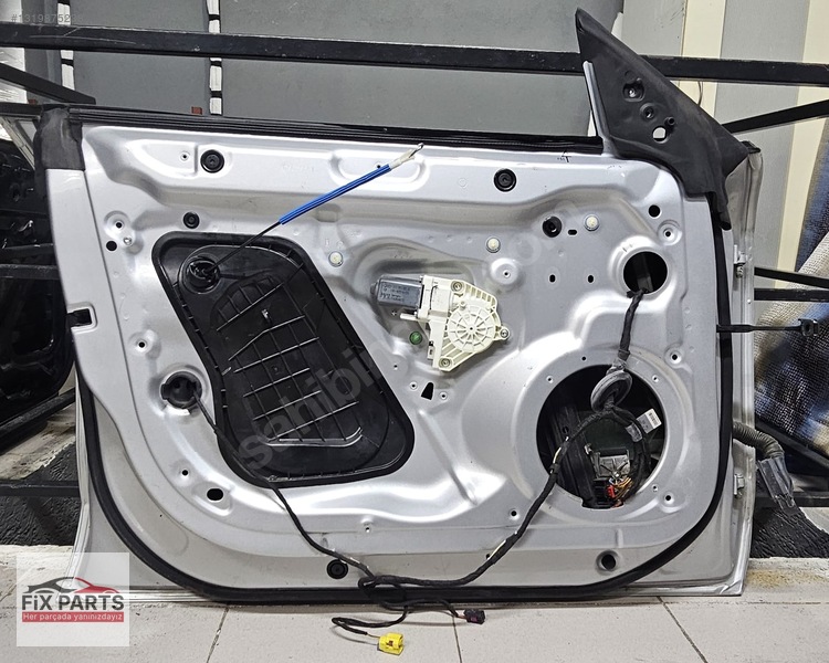 8T8831051C – AUDİ A5 SOL ON KAPİ ORJ