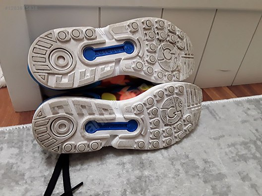 Used & Brand New Items / Clothing & Accessories / Women / Shoes / Sneakers