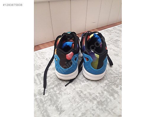 Used & Brand New Items / Clothing & Accessories / Women / Shoes / Sneakers