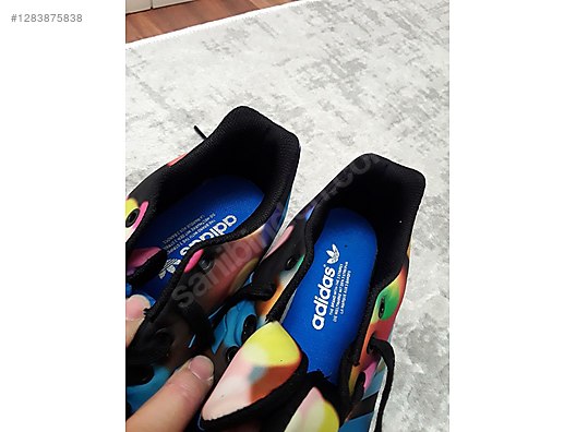 Used & Brand New Items / Clothing & Accessories / Women / Shoes / Sneakers