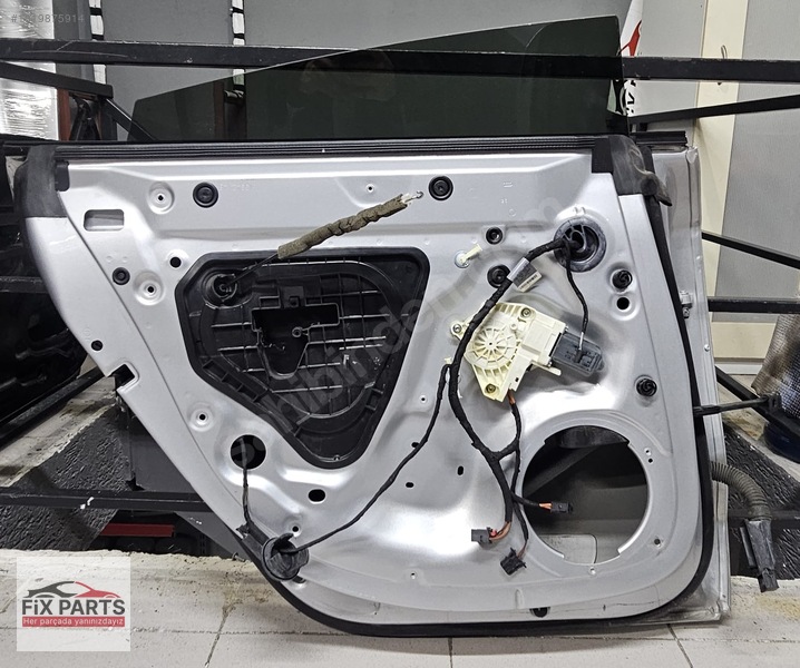 8T8833051 – AUDİ A5 SOL ARKA KAPİ ORJ