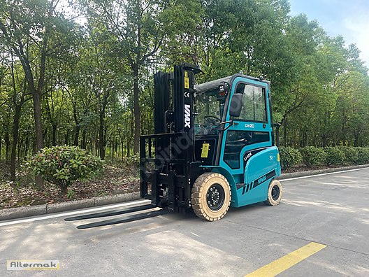 Machinery / Industrial / Carrying & Stacking Equipment / Forklifts / For Sale / Vmax