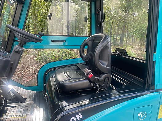 Machinery / Industrial / Carrying & Stacking Equipment / Forklifts / For Sale / Vmax