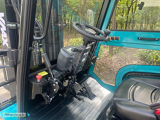 Machinery / Industrial / Carrying & Stacking Equipment / Forklifts / For Sale / Vmax