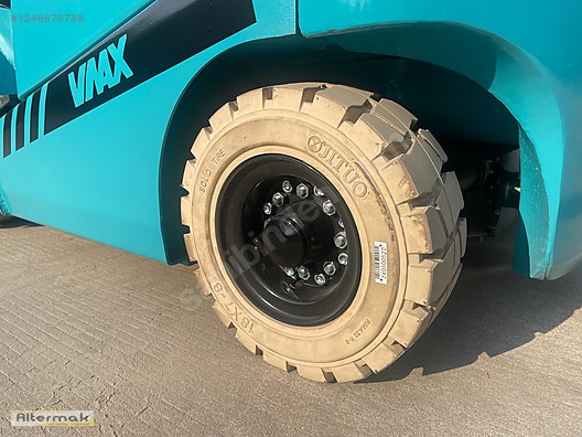 Machinery / Industrial / Carrying & Stacking Equipment / Forklifts / For Sale / Vmax