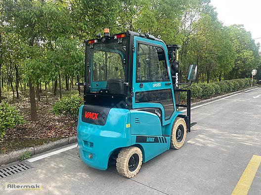 Machinery / Industrial / Carrying & Stacking Equipment / Forklifts / For Sale / Vmax