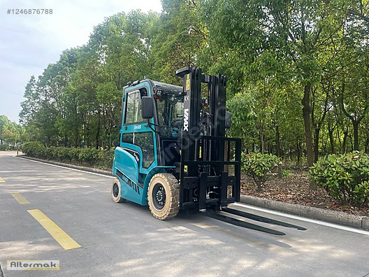 Machinery / Industrial / Carrying & Stacking Equipment / Forklifts / For Sale / Vmax