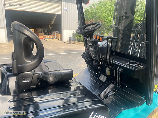 Machinery / Industrial / Carrying & Stacking Equipment / Forklifts / For Sale / Vmax