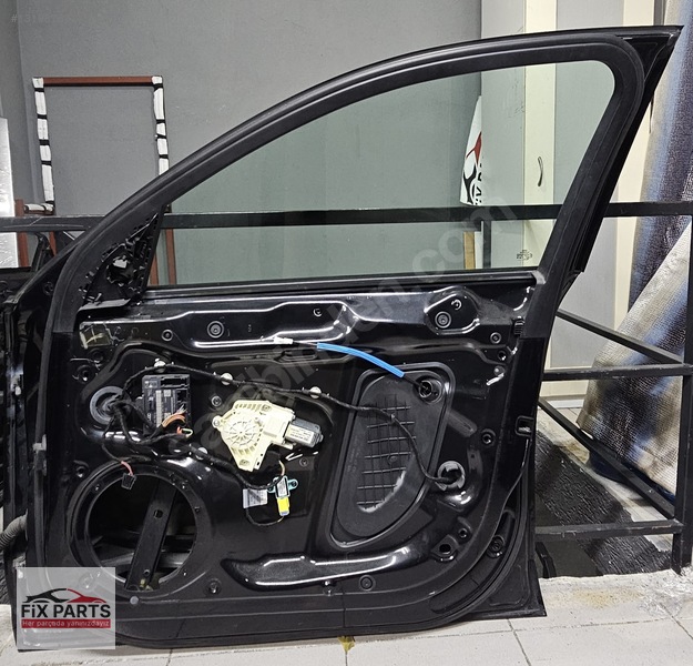 8W0831052 – AUDİ A4 2017 2020 SAG ON KAPİ