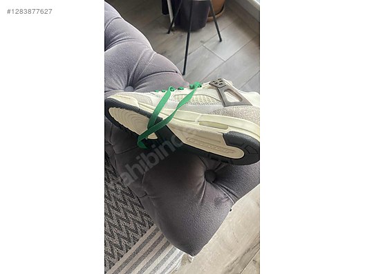 Used & Brand New Items / Clothing & Accessories / Women / Shoes / Sneakers