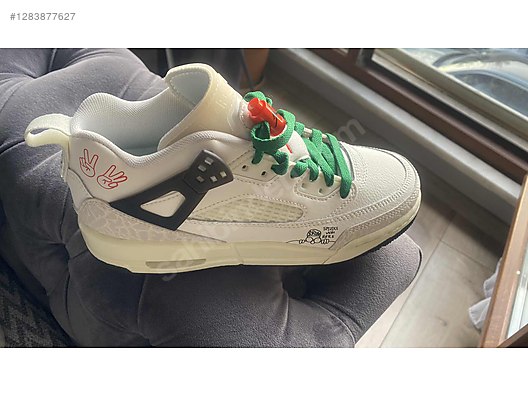 Used & Brand New Items / Clothing & Accessories / Women / Shoes / Sneakers