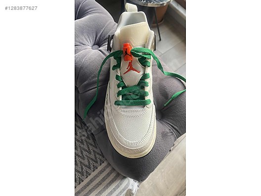 Used & Brand New Items / Clothing & Accessories / Women / Shoes / Sneakers