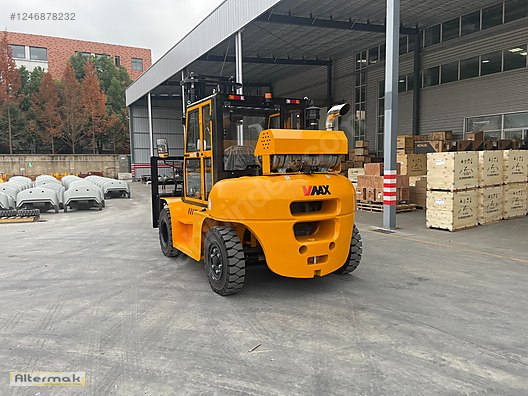 Machinery / Industrial / Carrying & Stacking Equipment / Forklifts / For Sale / Vmax