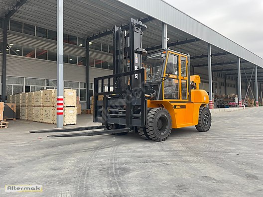 Machinery / Industrial / Carrying & Stacking Equipment / Forklifts / For Sale / Vmax