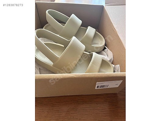 Used & Brand New Items / Clothing & Accessories / Women / Shoes / Slippers & Sandals