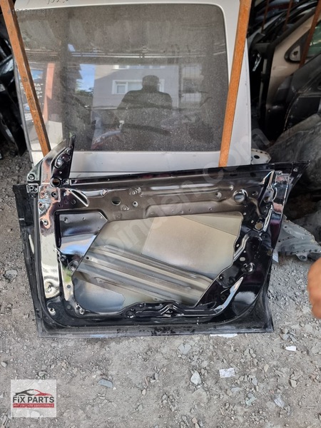 1493538 – 00 D TESLA MODEL Y SAG ON KAPİ