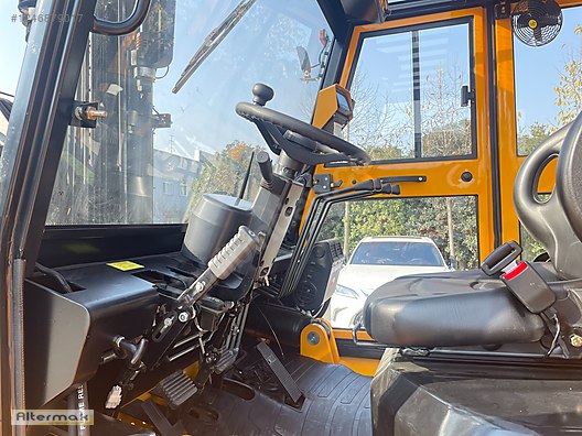 Machinery / Industrial / Carrying & Stacking Equipment / Forklifts / For Sale / Vmax