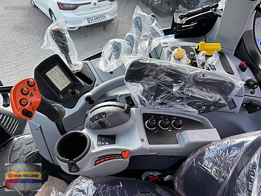 Machinery / Agricultural Machines / Tractors / New Holland / TR6.135S