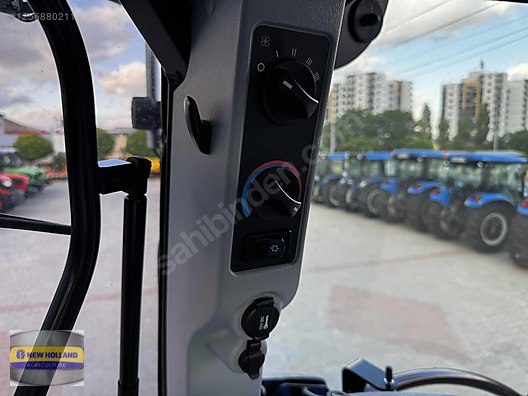 Machinery / Agricultural Machines / Tractors / New Holland / TR6.135S