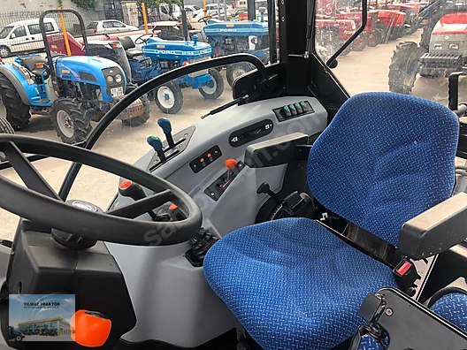 Machinery / Agricultural Machines / Tractors / New Holland / T4.70S