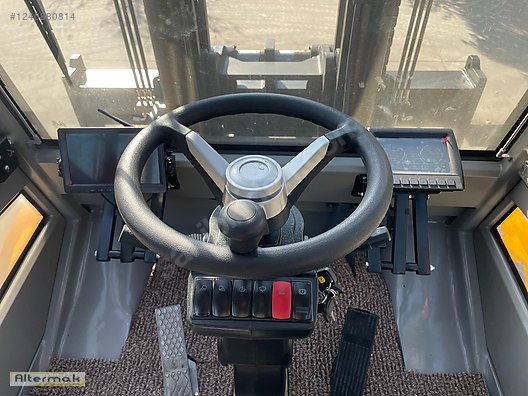 Machinery / Industrial / Carrying & Stacking Equipment / Forklifts / For Sale / Vmax