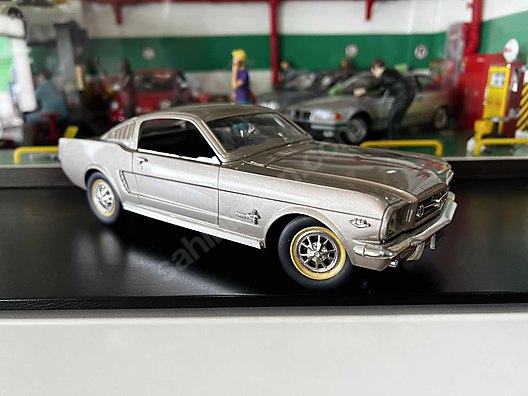 Mira Diecast Model 1:18 Ford Araba - 1304882427