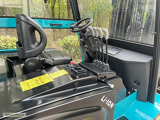 Machinery / Industrial / Carrying & Stacking Equipment / Forklifts / For Sale / Vmax